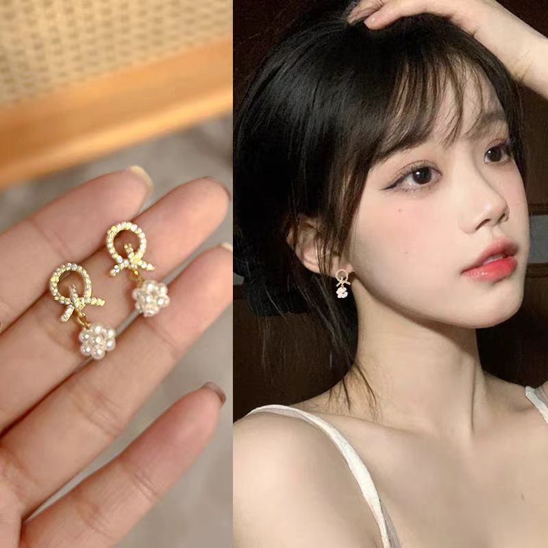 French Shi family pearl stud earrings for women, a high-end and niche 2025 new type of earrings, with a cold and cool style, forest-themed earrings full figure