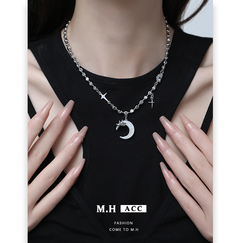 Dreamy and cold star and moon necklace wholesale, classical and elegant, niche design collarbone chain, versatile and cold style accessory full figure