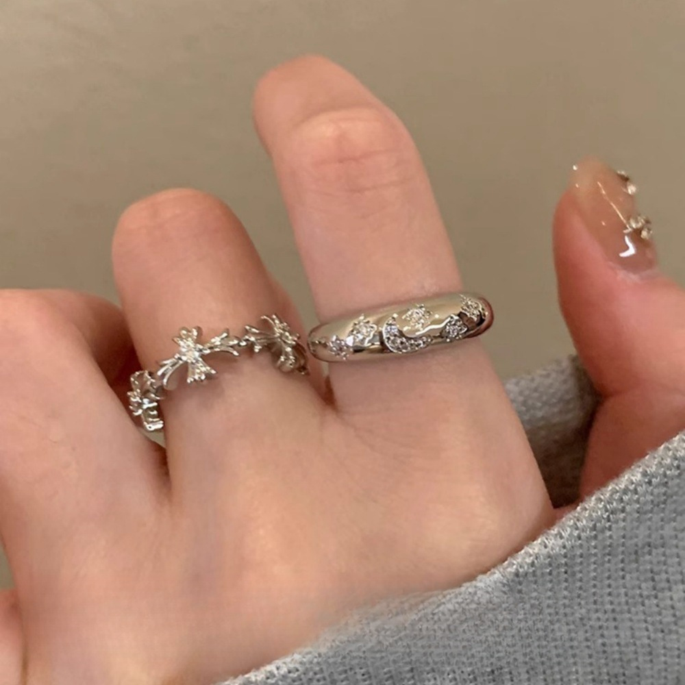 Cold and elegant silver zircon cross ring, a niche design for women, an ins light luxury index finger ring with a unique opening full figure