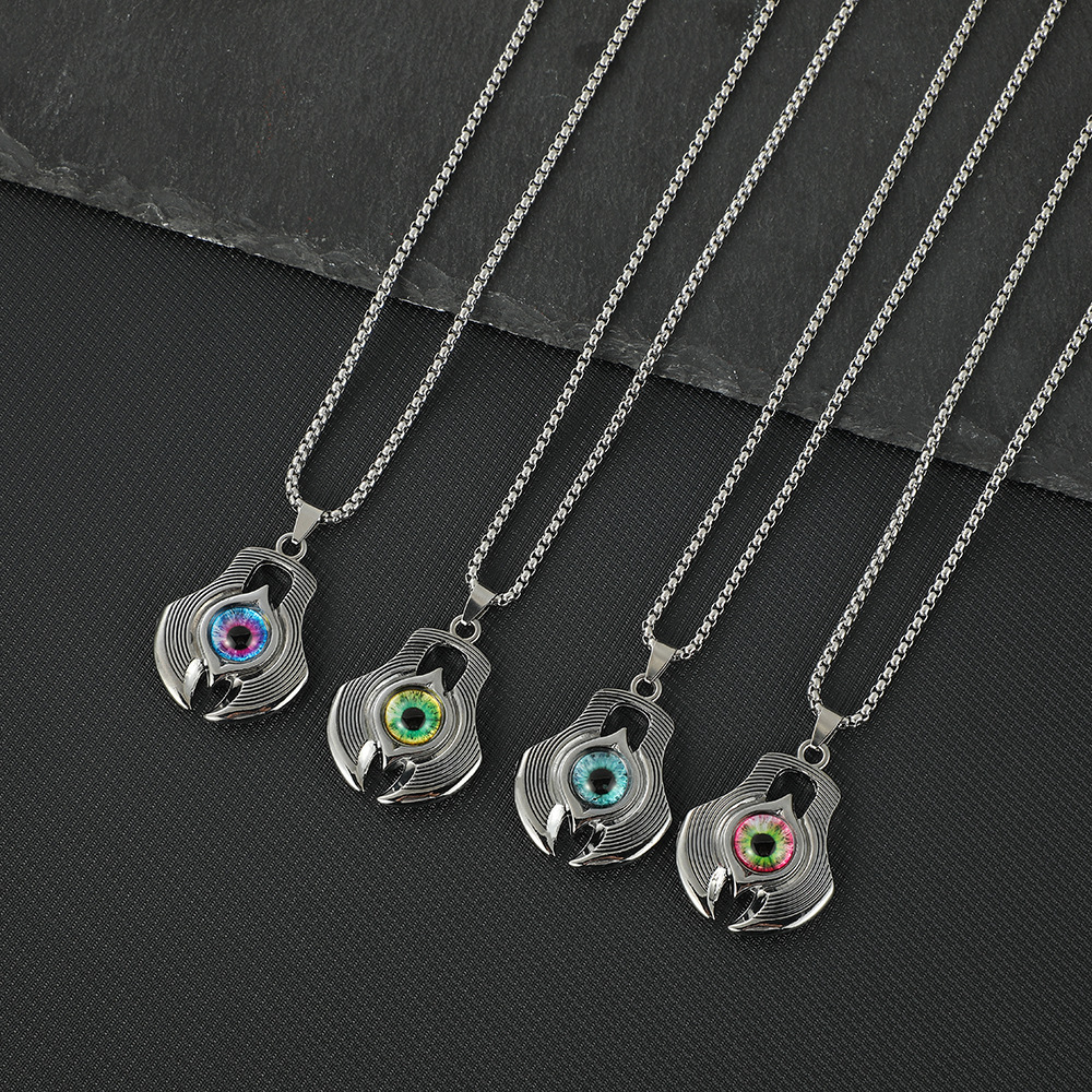 New European and American retro Devil's Eye necklace, unique and powerful blue eye Evil hand pendant sweater chain wholesale full figure