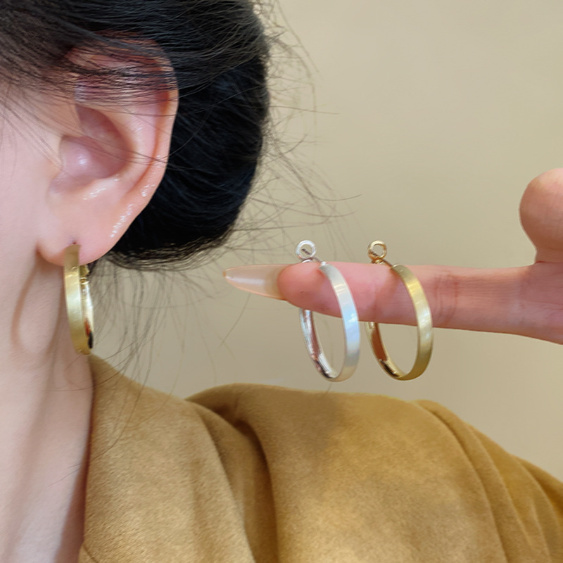 Korean classic matte plain ring earrings, versatile, niche, simple, wide face ear rings, high-end, trendy and hot girl earrings details Picture