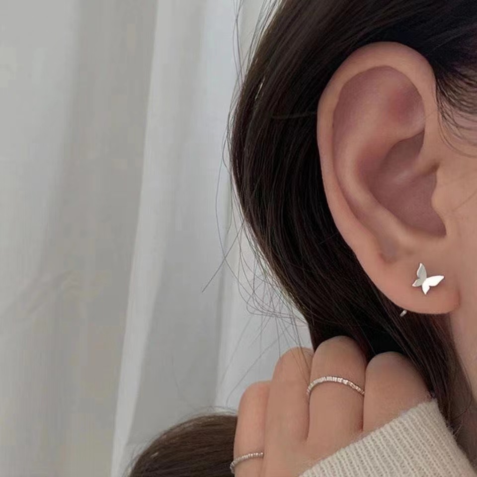 C-shaped silver butterfly earrings for women, 2025 new trendy ear hooks, Korean-style stud earrings, design sense accessories details Picture
