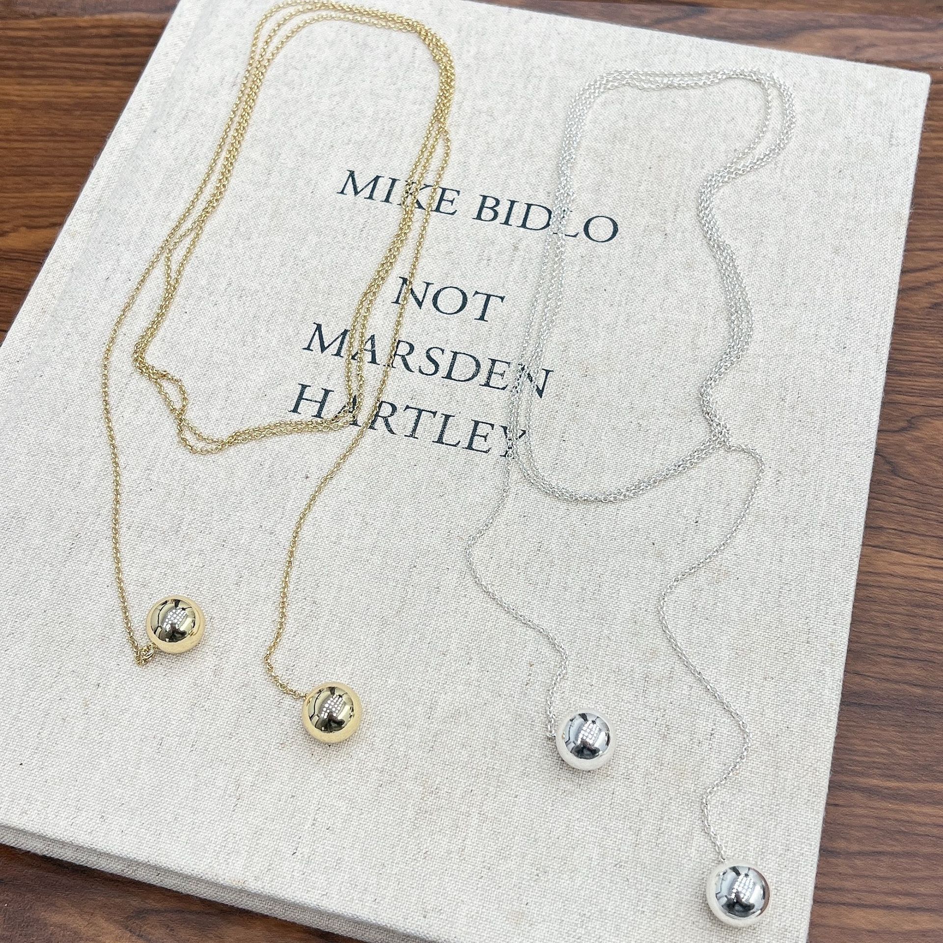 A minimalist double-round long necklace and waist chain for women, with a unique and fashionable look, is a versatile necklace and sweater chain Specification drawing