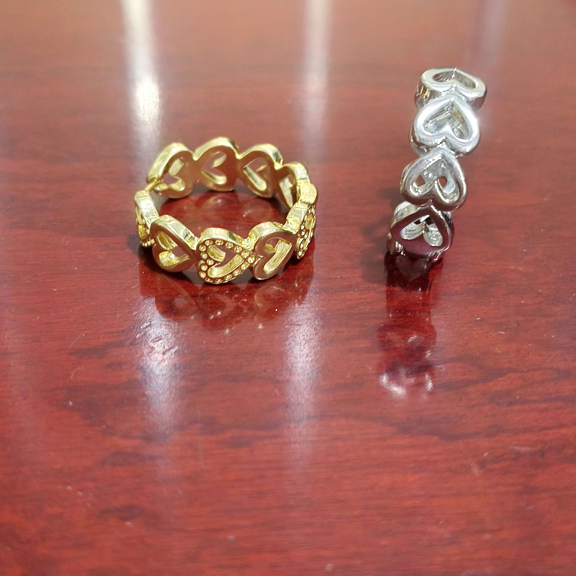 Light luxury, simple and niche heart-shaped ring earrings for women on Instagram, with a unique European and American personality and cool style Application Scenario