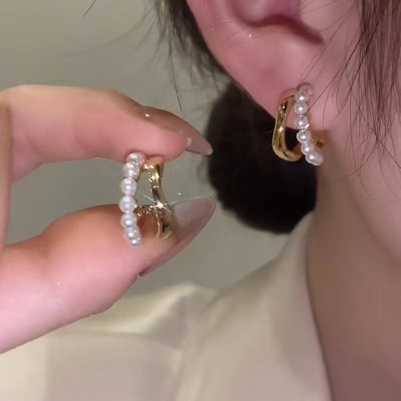 S925 Silver Needle niche design twisted wave pearl earrings, Korean style, simple and versatile, elegant stud earrings full figure