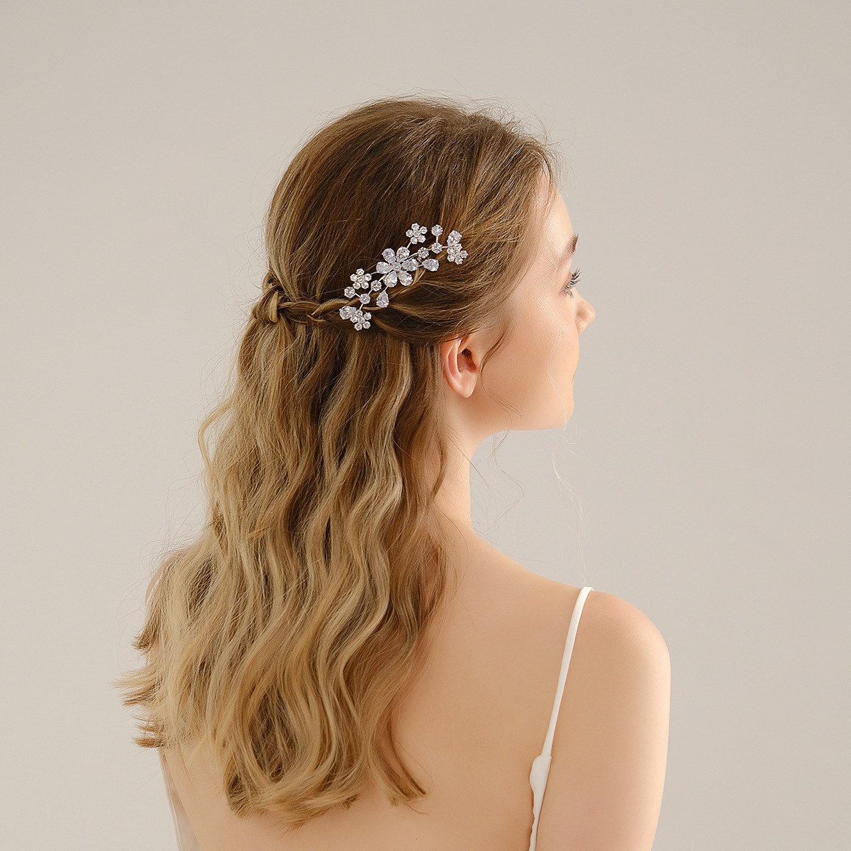 Bride's hair accessory, wedding dress, evening gown, headwear, simple and ins style, versatile updo, water diamond zircon hair comb, sunflower comb details Picture