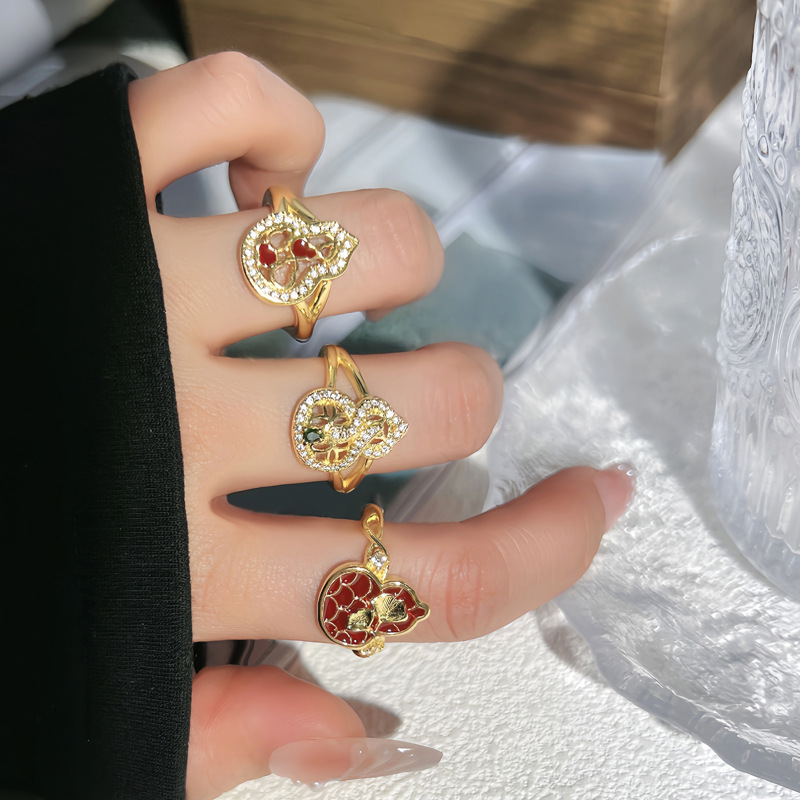 New retro Chinese-style enamel gourd and apricot leaf ring for women, a light luxury and niche index finger ring with a bright red color that makes the skin look fairer Application Scenario