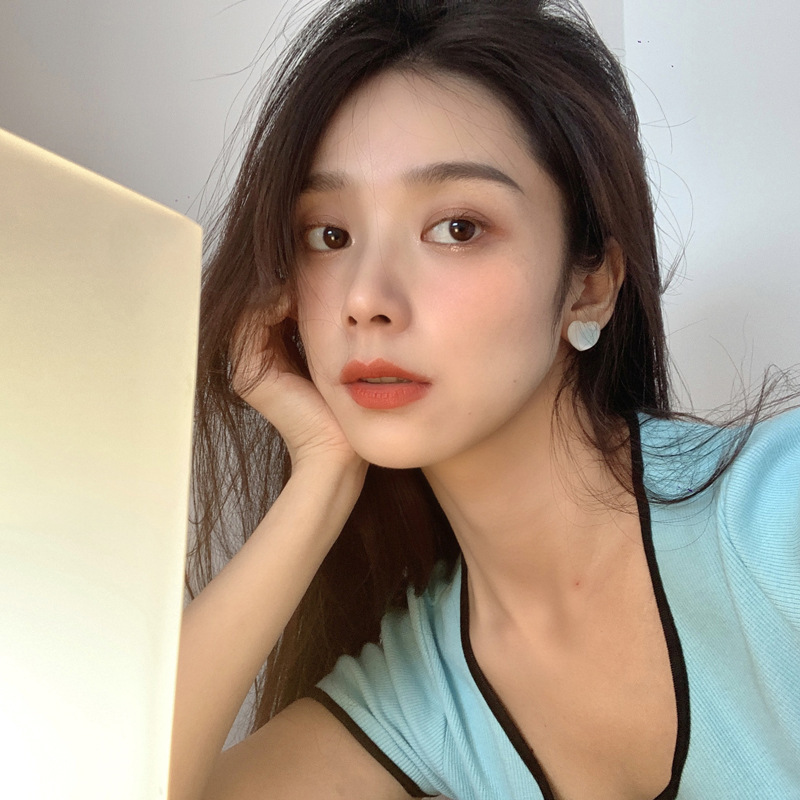 White cat's eye heart-shaped stud earrings in an Instagram-style Japanese style, cute and sweet, simple and versatile, heart-shaped earrings for women Specification drawing