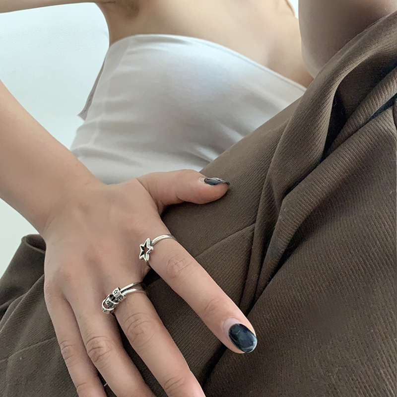 This is a unique and retro open-top star-shaped ring set for women on Instagram. It doesn't fade and is a versatile, aged and hollowed-out ring Specification drawing