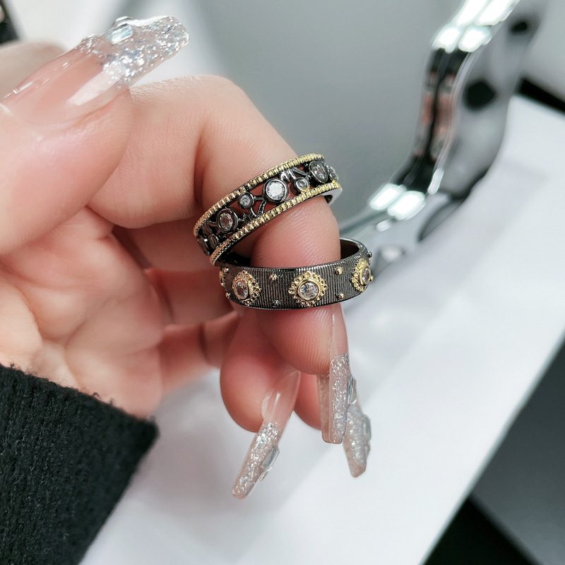 Italian light luxury retro court-style Baroque ring for women, dark brushed, hollowed-out, two-color adjustable food ring Application Scenario