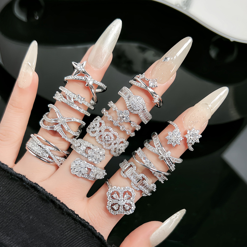 A light luxury, super shiny, full diamond, four-leaf clover, elegant open ring for women, multi-layered fashion, high-end feel, and a niche design sense ring Specification drawing