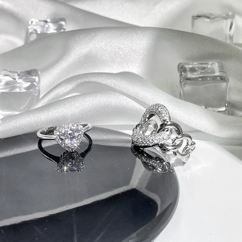European and American full-diamond hollowed-out chain opening ring, a fashionable and niche heart-shaped geometric index finger ring for women on Instagram Specification drawing