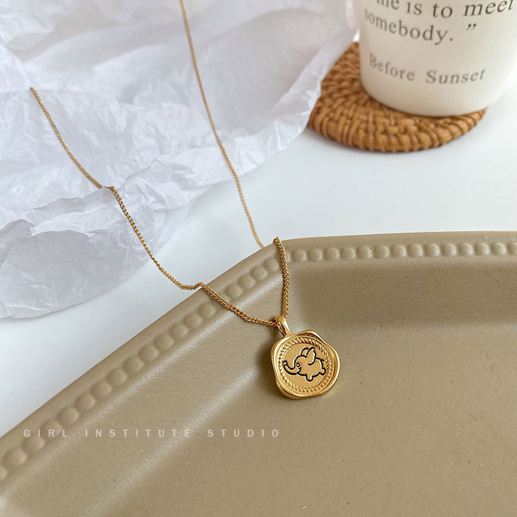 The cold and elegant little elephant necklace is a simple, fashionable and individualistic collarbone chain for women. It is a trendy accessory for 2023 Application Scenario