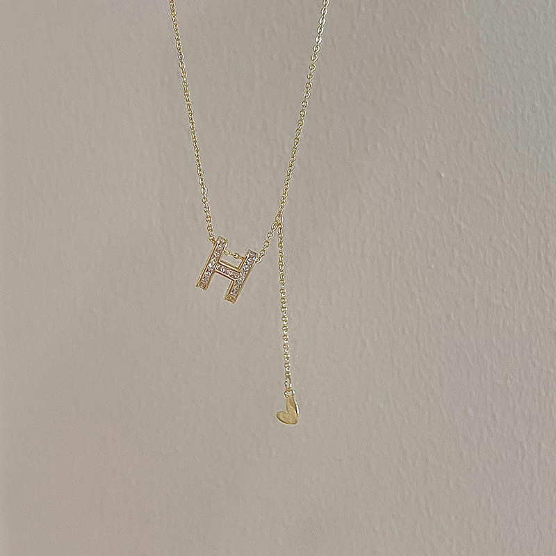 H-letter zircon necklace for women, 2025 new style, niche design, versatile collarbone chain, high-end sweater chain for autumn and winter details Picture