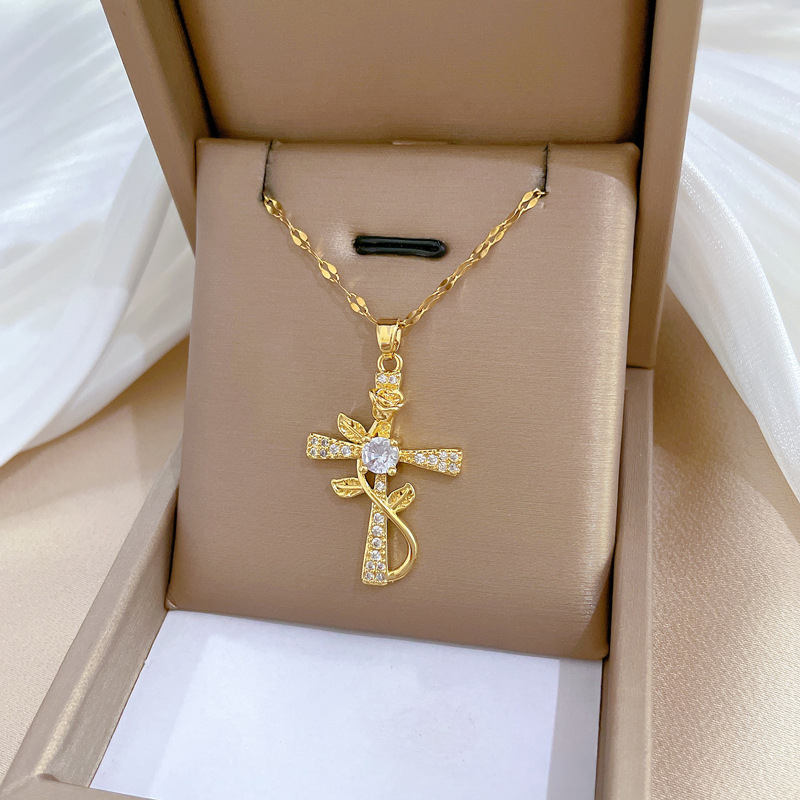 【 Titanium Steel 】 Cross-shaped flower, luxurious and elegant, internet-famous zirconium necklace, women's fashion trend collarbone chain factory Application Scenario