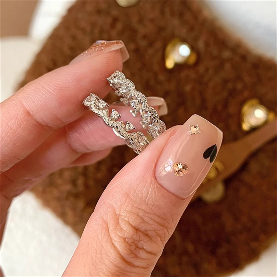 S925 sterling silver small crown lace diamond ring for women, a light luxury and high-end index finger ring, exquisite and versatile, layered ring Specification drawing