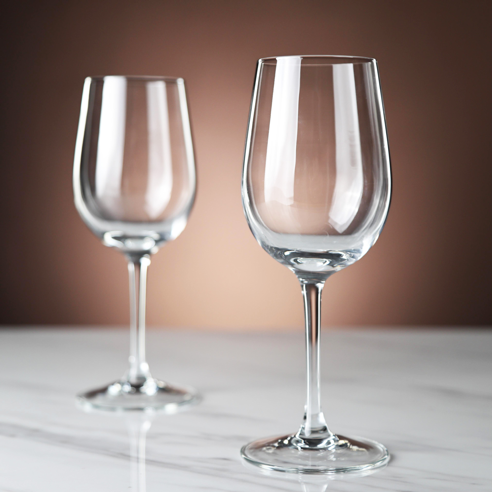 【 Factory Direct Sales 】 Transparent cold-cut glass wine glasses, household foreign wine glasses, creative wine glasses that can be printed with logos Application Scenario