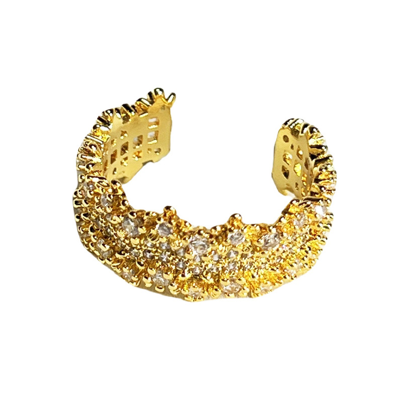 The light luxury starry sky ring is a niche design for women. It features exquisite filigree weaving and a unique, high-end feel. It can be worn in layers as a best friend ring Item Picture