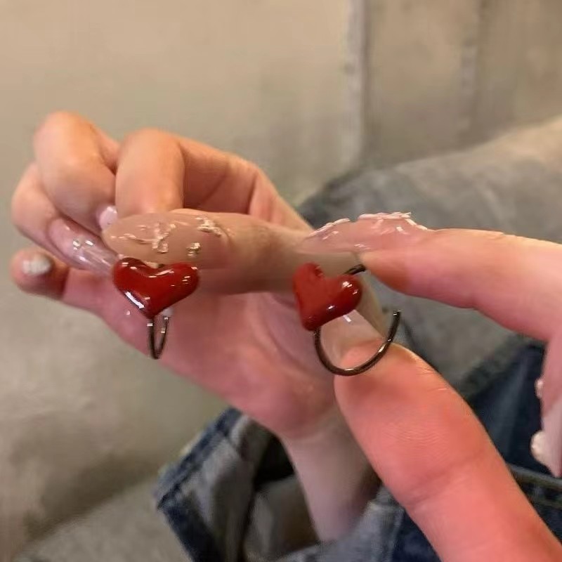 Ankela red oil-dripping heart-shaped stud earrings, Korean sweet and cool style individual earrings, high-end and fashionable women's versatile earrings full figure