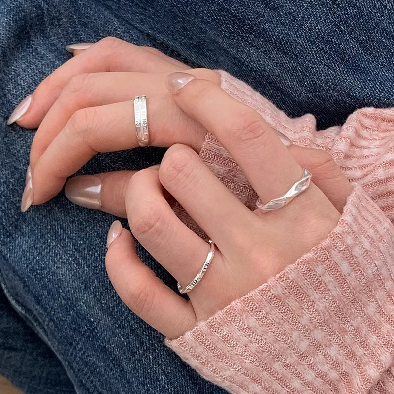 Korean Mobius geometric ring for women, S925 sterling silver, fashionable layered open index finger ring, a niche and high-end ring Application Scenario