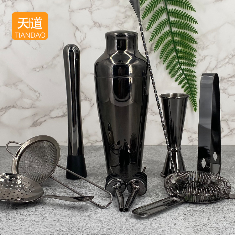 Cocktail tool set, bamboo and wood frame base cocktail shaker complete set, 304 stainless steel bar wine utensils, tools and supplies Application Scenario