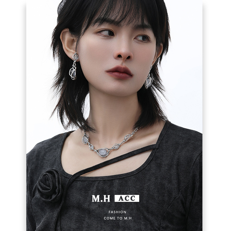 A niche design water drop pendant necklace, light luxury, original and cold ins collarbone chain, a fresh and cute necklace for women details Picture