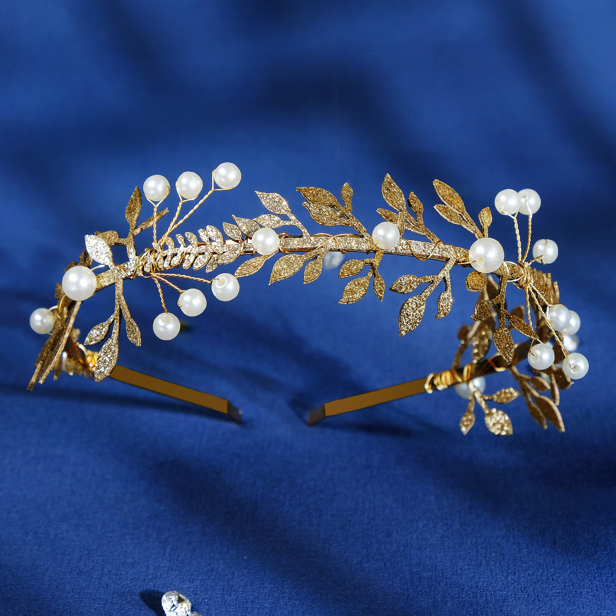 European and American party and dance accessories, fairy headbands, fabric, golden leaves, handcrafted hair bands, Xiuhe wedding dresses, pearl hair bands full figure