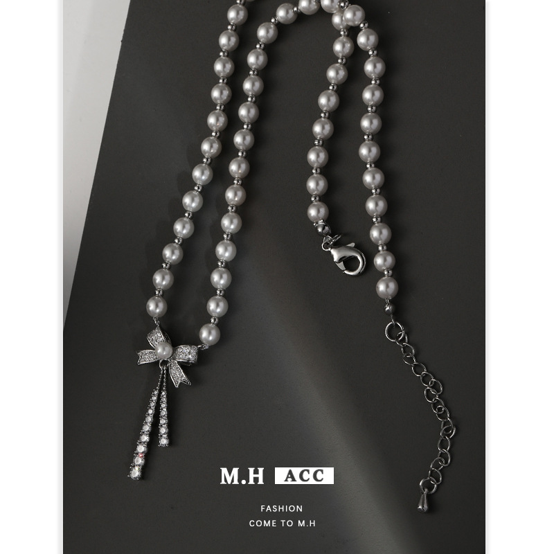 Sweet bow pearl necklace, a niche design for women, elegant Baroque Chinese style collarbone chain, princess necklace details Picture