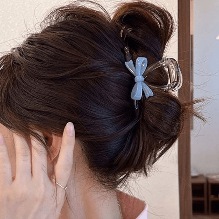 For women with light hair and a high-end look, the 2025 new semi-tied hair clip is a shark clip headpiece at the back of the head details Picture