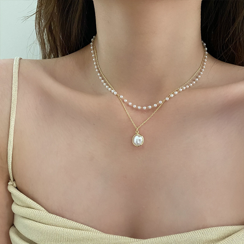 Double-layer pearl necklace with a unique design sense for women, a trendy 2023 new style that doesn't fade, a Korean style collarbone chain details Picture