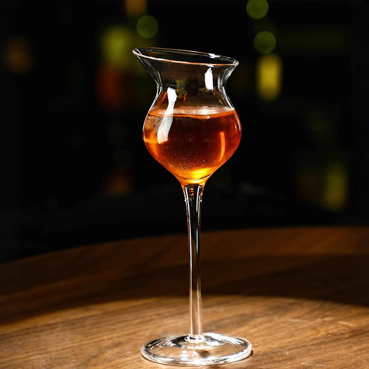 High-footed beveled mouth doll cup, creative beveled mouth brandy champagne cup, cocktail cup, transparent glass sparkling wine glass Specification drawing