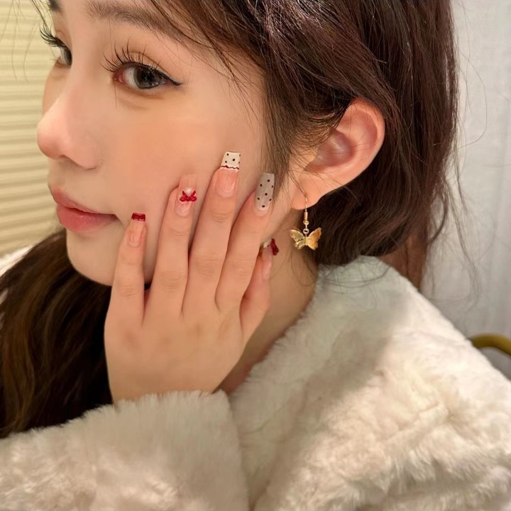 Retro, dynamic and three-dimensional butterfly ear hook earrings, feminine, light luxury, niche design, versatile and simple new earrings details Picture