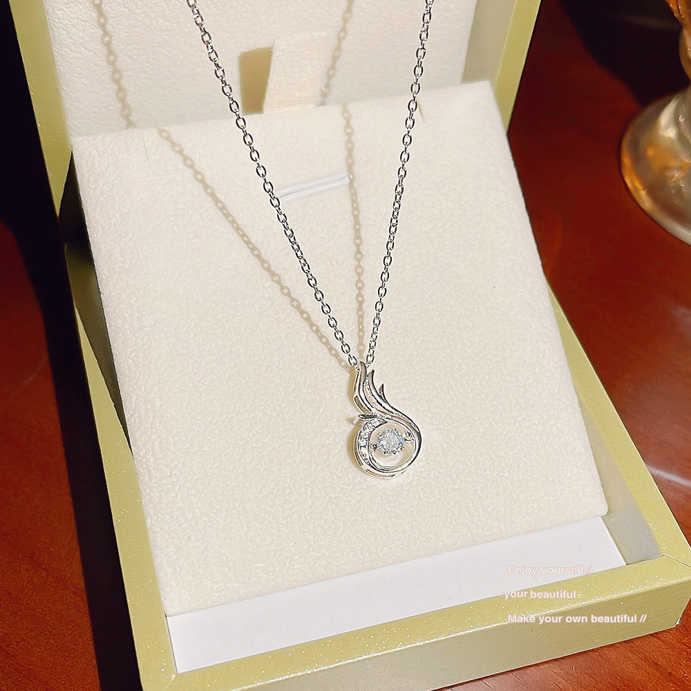 The super sparkling and dynamic necklace with a unique design sense for women, the dancing heart Phoenix pendant, and the elegant collarbone chain are best-selling accessories full figure