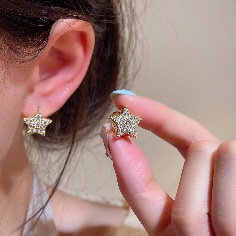 Micro-inlaid zircon five-pointed star ear buckles for women, with a light luxury, niche and high-end feel, are unique and elegant earrings and fashionable commuting earrings details Picture