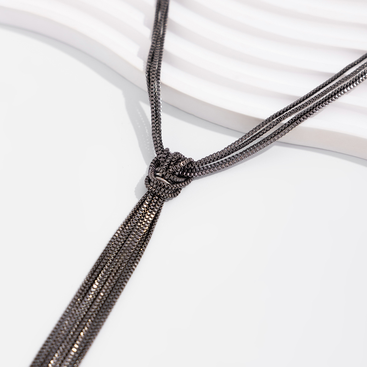 European and American cross-border jewelry: Simple Y-shaped metal tassel plain chain necklace, cold style, multi-layer CCB bead collarbone chain Application Scenario
