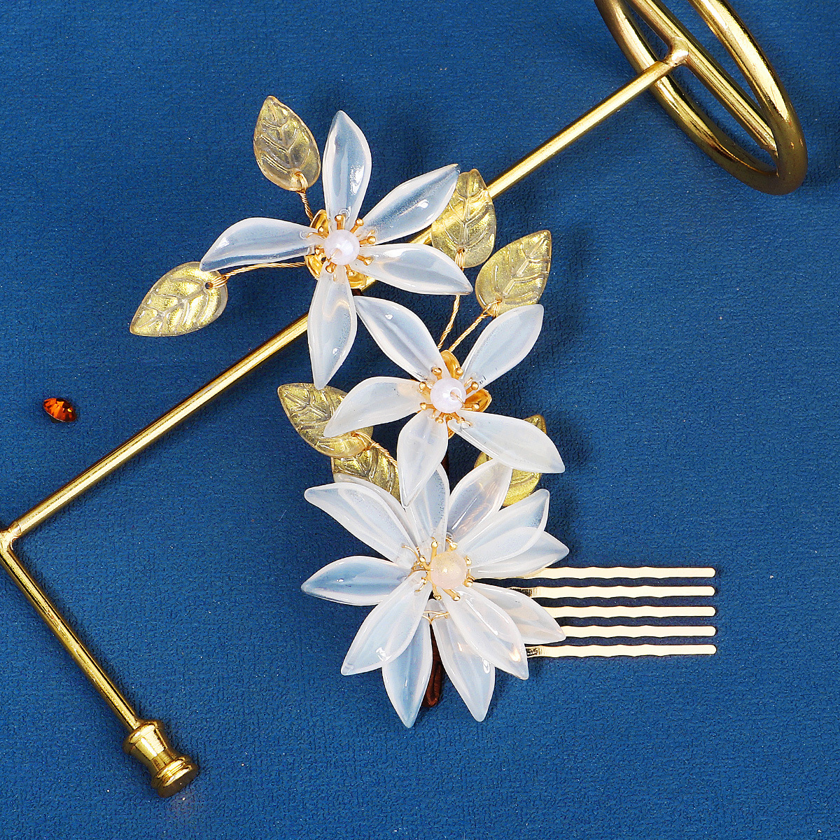 New Chinese-style Xiuhe ancient-style hair accessory, beautiful crystal pearl comb, bride's updo headwear, resin flower comb Specification drawing