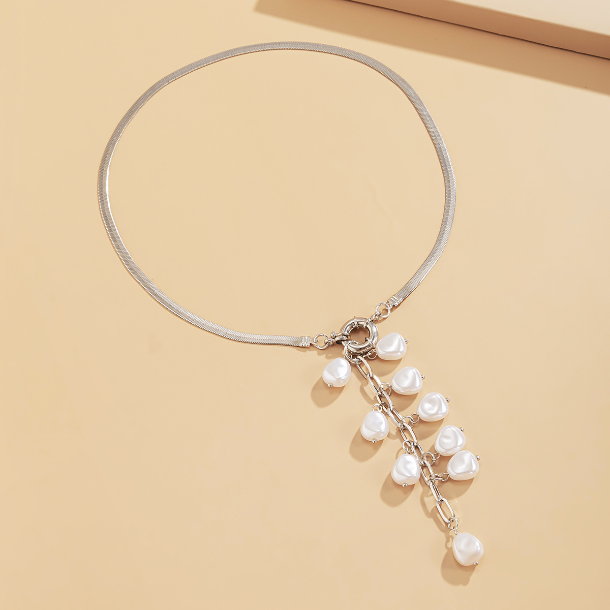 Baroque court-style pearl tassel necklace, retro geometric flat snake bone necklace, European and American cross-border snow soft jewelry Specification drawing