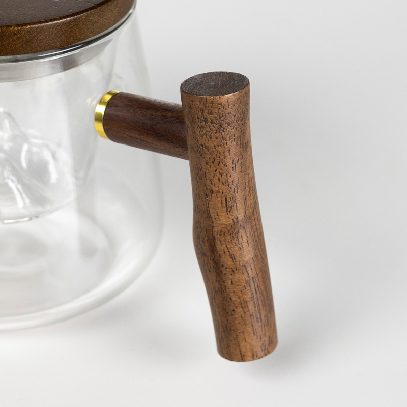 Tea-making cup, men's tea-water separation cup, high borosilicate high-temperature resistant tea cup, personal high-end Chinese mountain-viewing glass cup Application Scenario