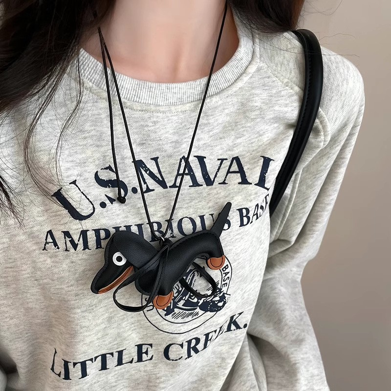Cartoon leather Dachshund black rope necklace for girls, cute, simple, individual, fashionable and trendy, versatile neck chain sweater chain trend full figure
