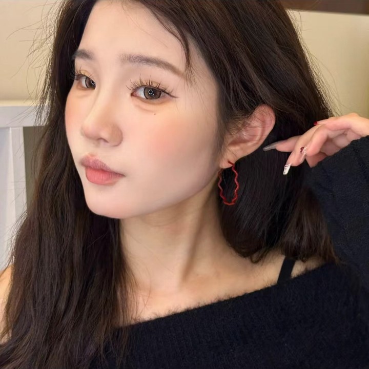 Exaggerated retro Ankela red wavy ring ear rings, a 2025 bestseller, high-end and versatile stud earrings Specification drawing