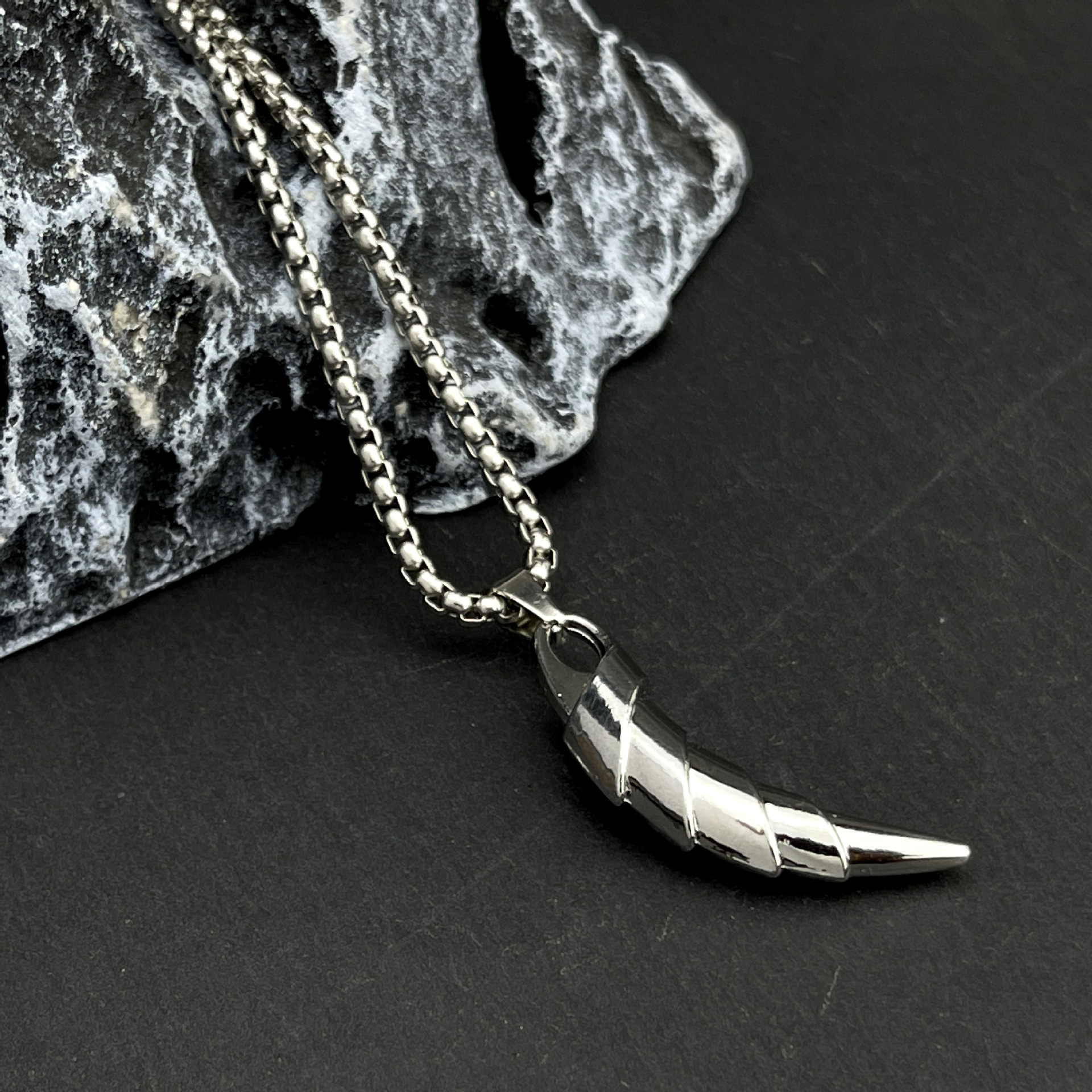 Wholesale of new punk style titanium steel Wolf tooth necklaces with a niche and high-end design and hip-hop alloy Wolf tooth pendants details Picture