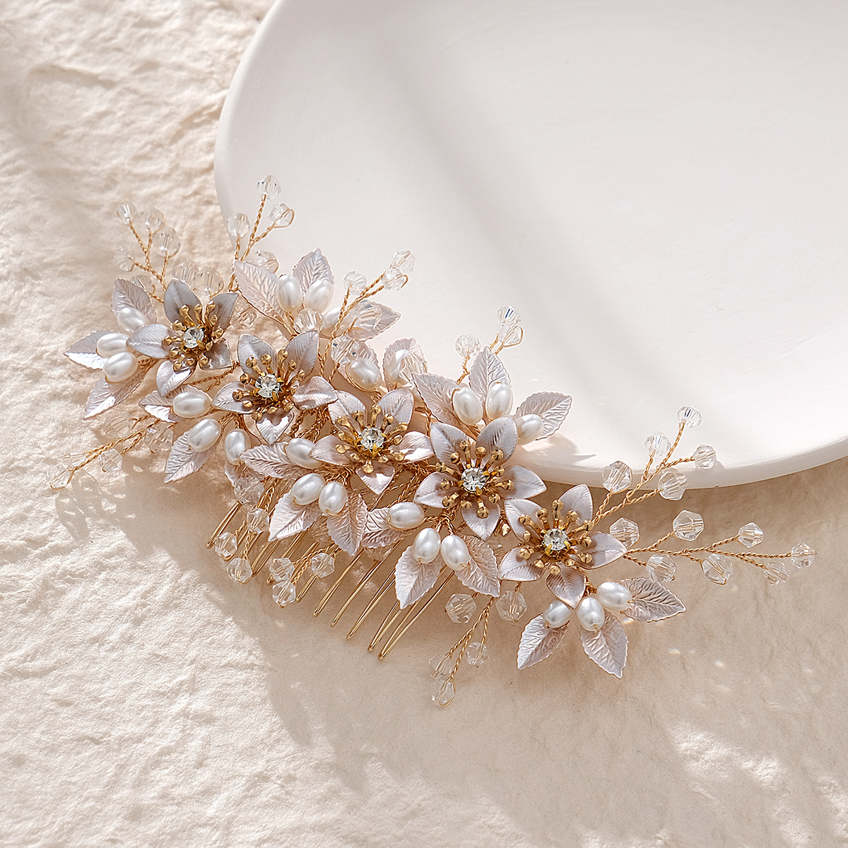 Chinese-style Xiuhe dress, cheongsam, accessories, handcrafted flower and pearl headwear, wedding dress and makeup plate, hair comb, bride's hairpin details Picture