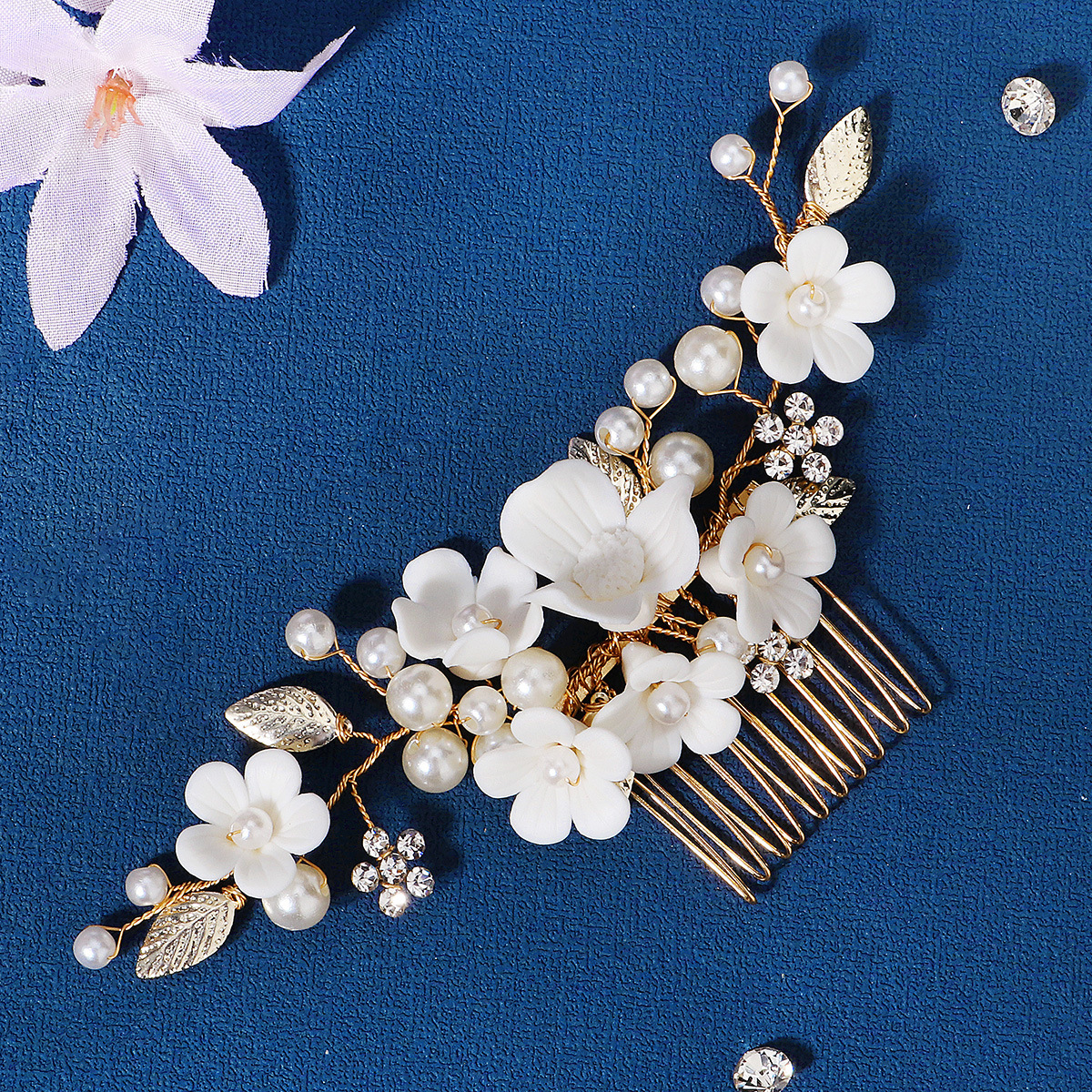 European and American bride accessories, pearl and water diamond hair combs, ancient-style Hanfu updo headwear, forest-themed ceramic flower hand-inserted combs details Picture