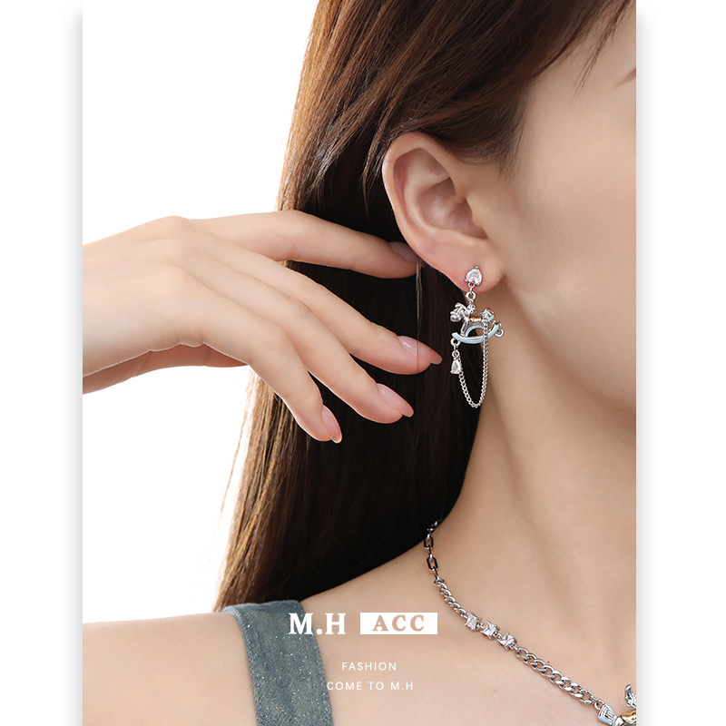 Exquisite and compact wooden Horse earrings with a light luxury and high-end feel, new summer niche earrings, original and personalized trend earrings for women Specification drawing