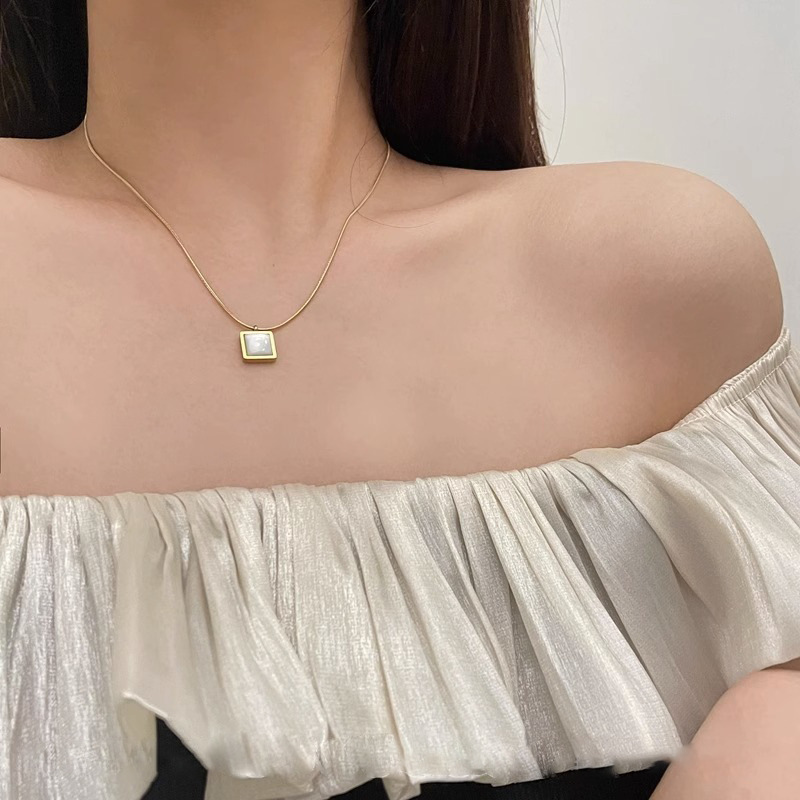 Retro shell flower pendant necklace, French niche women's necklace, cat's eye stone collarbone chain, sweater chain in Specification drawing