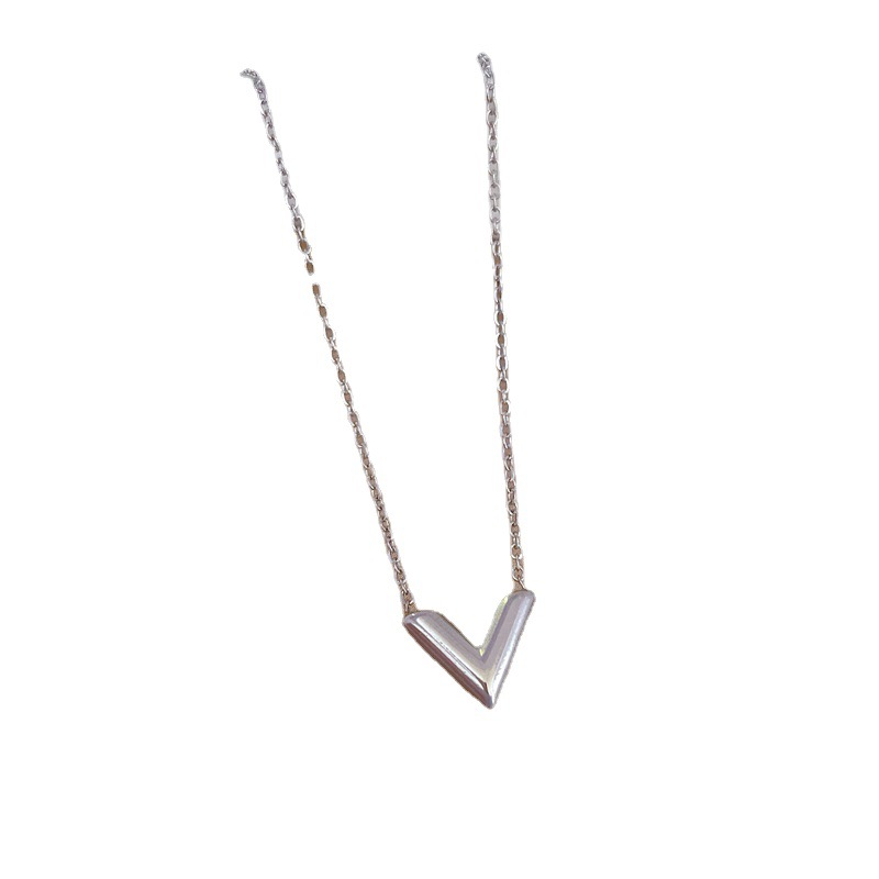 【 All-titanium Steel 】 Little V's temperament, genuine gold necklace inside the furnace, a lucky female Instagram influencer collarbone chain accessory Item Picture