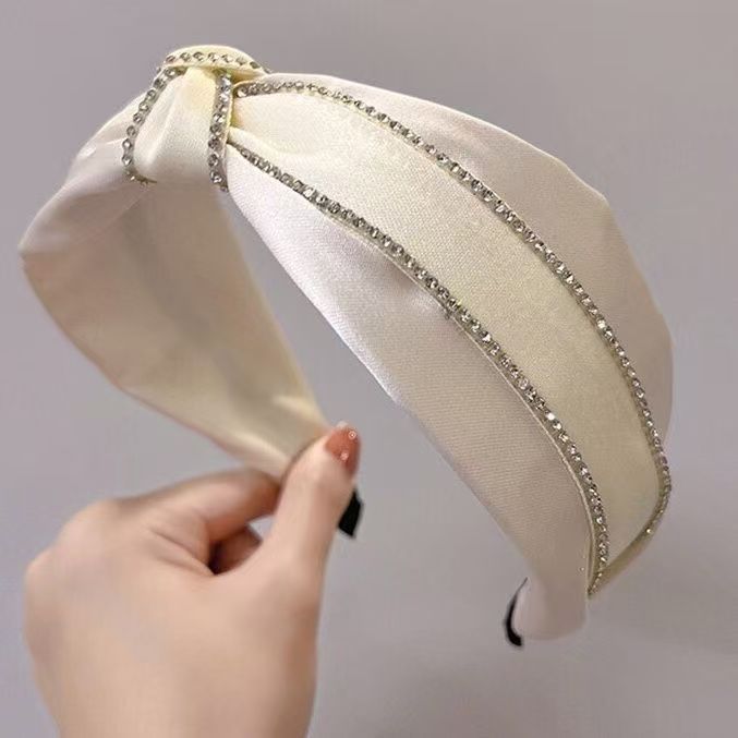New Korean-style simple water diamond knotted wide-edge hairband, textured knotted headband, black and white hair tie, face wash hair band Specification drawing