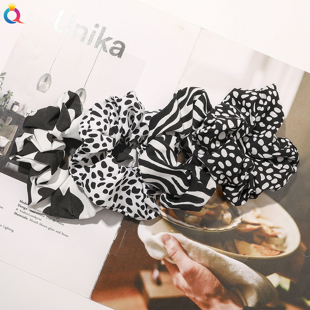 Qiyue Korean version Large Intestine hair band, unique and elegant, cow, zebra, leopard print headband, ponytail, hair tie, hair accessory for women Application Scenario