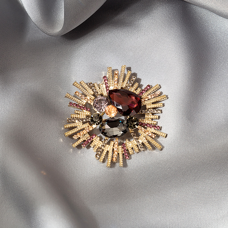 European and American style Bauhinia flower brooch, silk scarf buckle, hollowed-out jewelry, seven-color diamond inlay, geometric retro beauty, luxury women details Picture