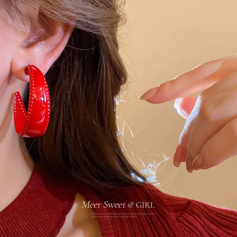 Retro Encore red C-shaped ear ring earrings 2025 new bestsellers autumn and winter stud earrings with a niche and elegant style Application Scenario